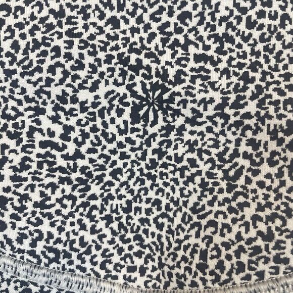 Athleta Salutation Stash II Textured Tight Legging Black White‎ Size M - Picture 9 of 9